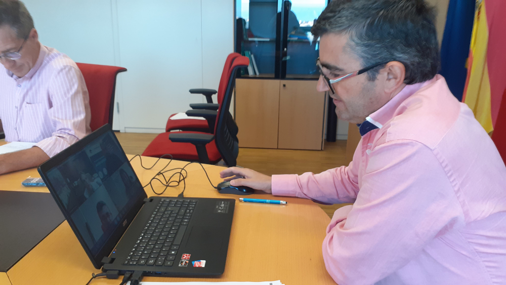 El delegado de Empleo subraya los beneficios de la futura implantación de la Cuota Cero durante un encuentro con autónomos de Granada